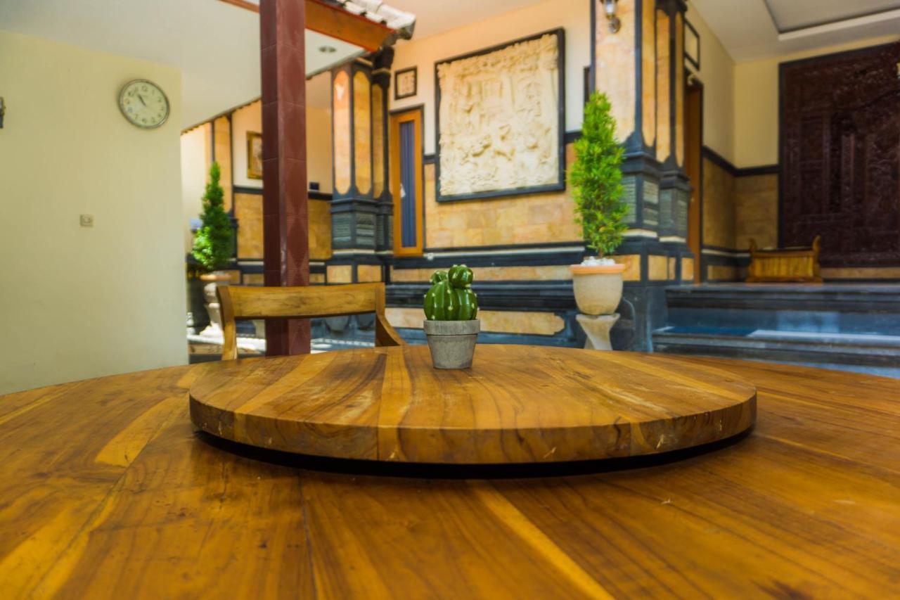 Cakra House Hotel Denpasar Kültér fotó