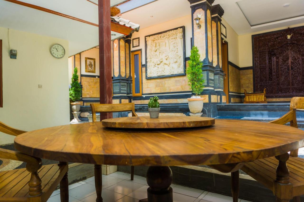 Cakra House Hotel Denpasar Kültér fotó