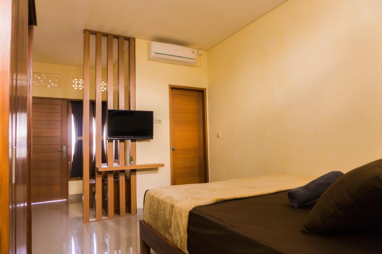 Cakra House Hotel Denpasar Kültér fotó